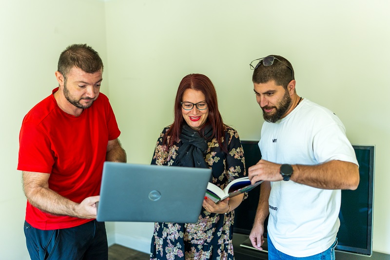 Unifying Sales: Integrating CRM and E-commerce for Efficiency highlights